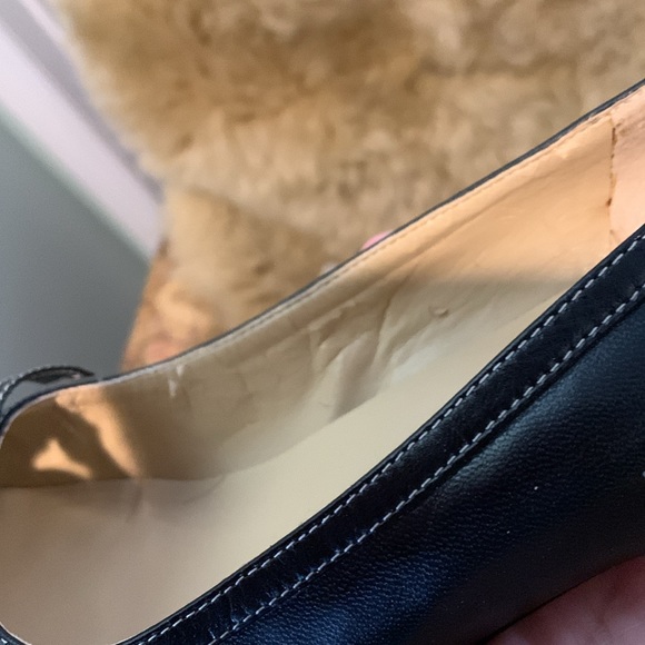 Aerosoles black leather almond toed pumps. Size 7 1/2 M. - Picture 9 of 11